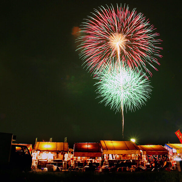 Das 100. Koedo Kawagoe Fireworks Festival zum Gedenken an den 30. Jahrestag der Durchsetzung von Kawagoe City