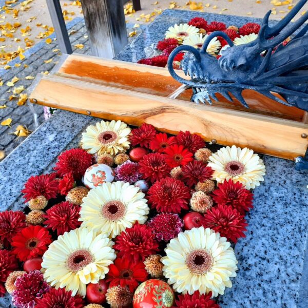 ศาลเจ้าคาวาโกเอะ ฮาจิมังกุ “เทศกาลน้ำมือดอกไม้”